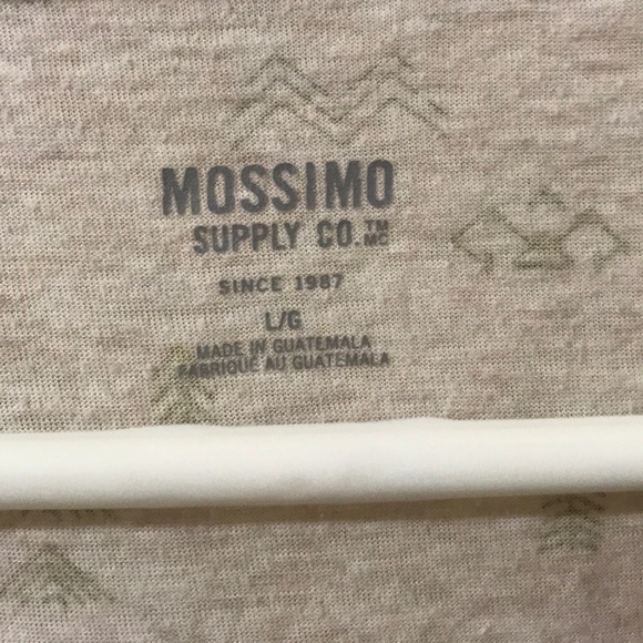 White Beige Arrow Geometric Pattern V Neck T-Shirt - Picture 2 of 4